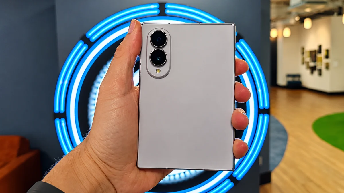 Imagem da matéria: Samsung põe Galaxy Z Fold 8 à frente dos outros dobráveis