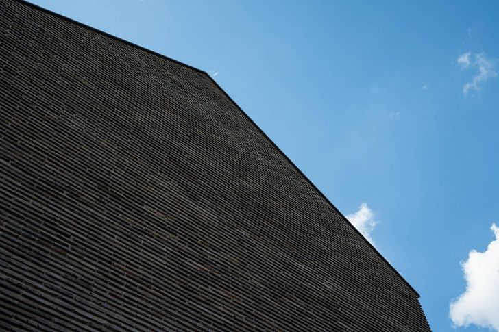 Art Center LIM features exterior walls finished with reclaimed bricks. Korea Times photo by Lee Han-ho