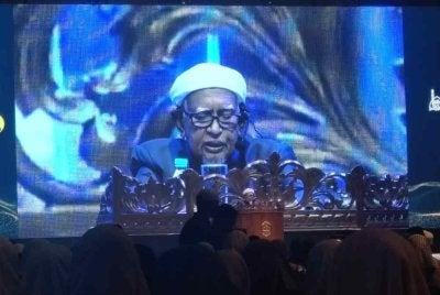 Abdul Hadi menyampaikan ucapan pada Majlis Pelancaran Tafsir Al-Tibyan anjuran Yayasan Permata Ummah (YPU) di Cyber Event Hall pada Sabtu.
