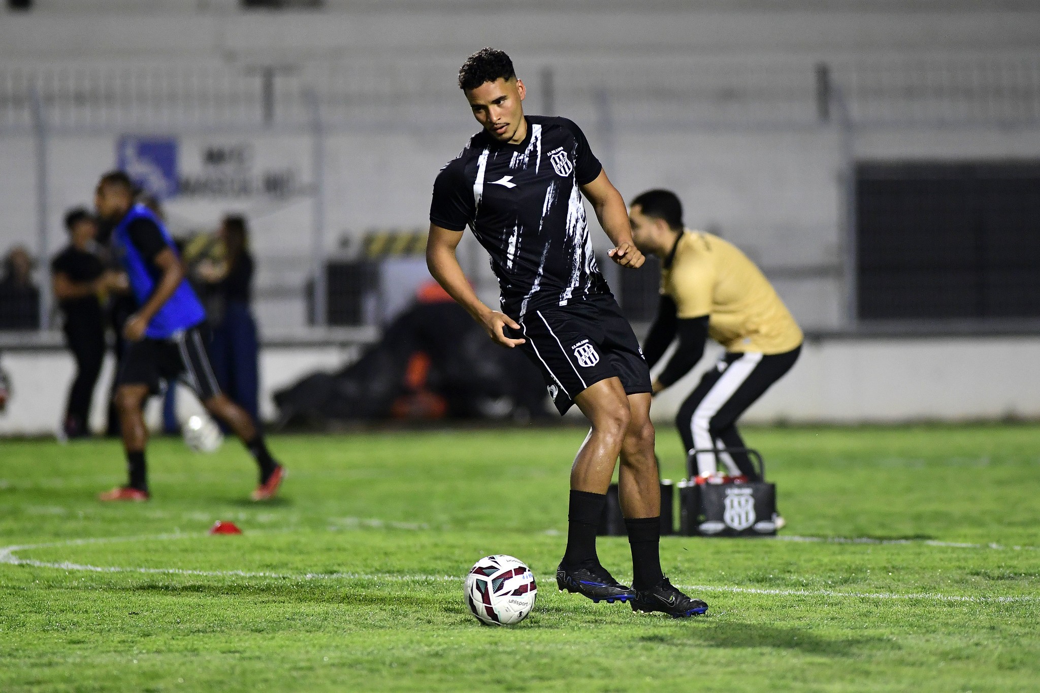 Mais dois jogadores deixam a Ponte Preta por falta de pagamento