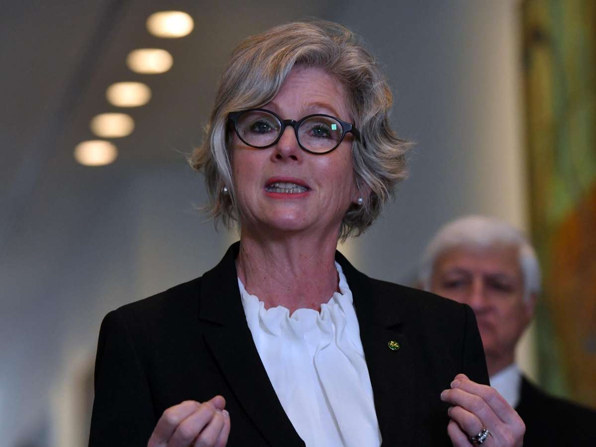 Parlamentar australiana de 65 anos tem segunda perna amputada após ataque