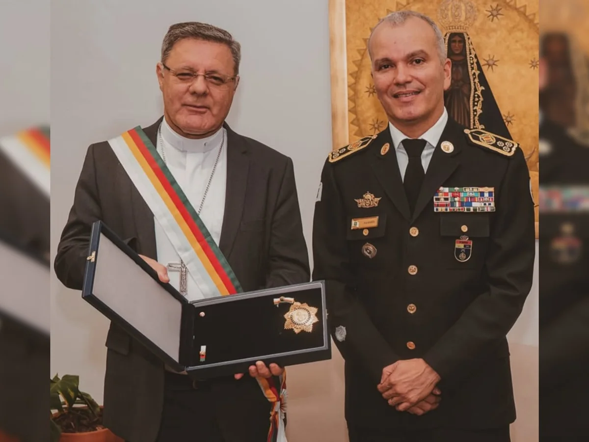 Arcebispo de Brasília é condecorado com grau mais alto de honraria da PMDF
