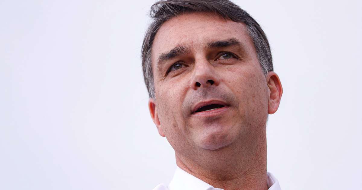 O que Flávio Bolsonaro poderia - e não poderia - mudar na Constituição