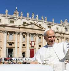 Papa acena para público em Roma Foto: Reprodução | Vatican News
