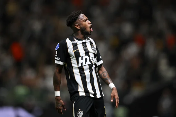 Fred, do Atlético-MG, está fora do jogo contra o Santos por lesão na coxa