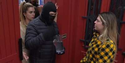 Imagem da matéria: A Fazenda 18: Adriane Galisteu dá bronca em Giovanna após comentário homofóbico contra Mayk