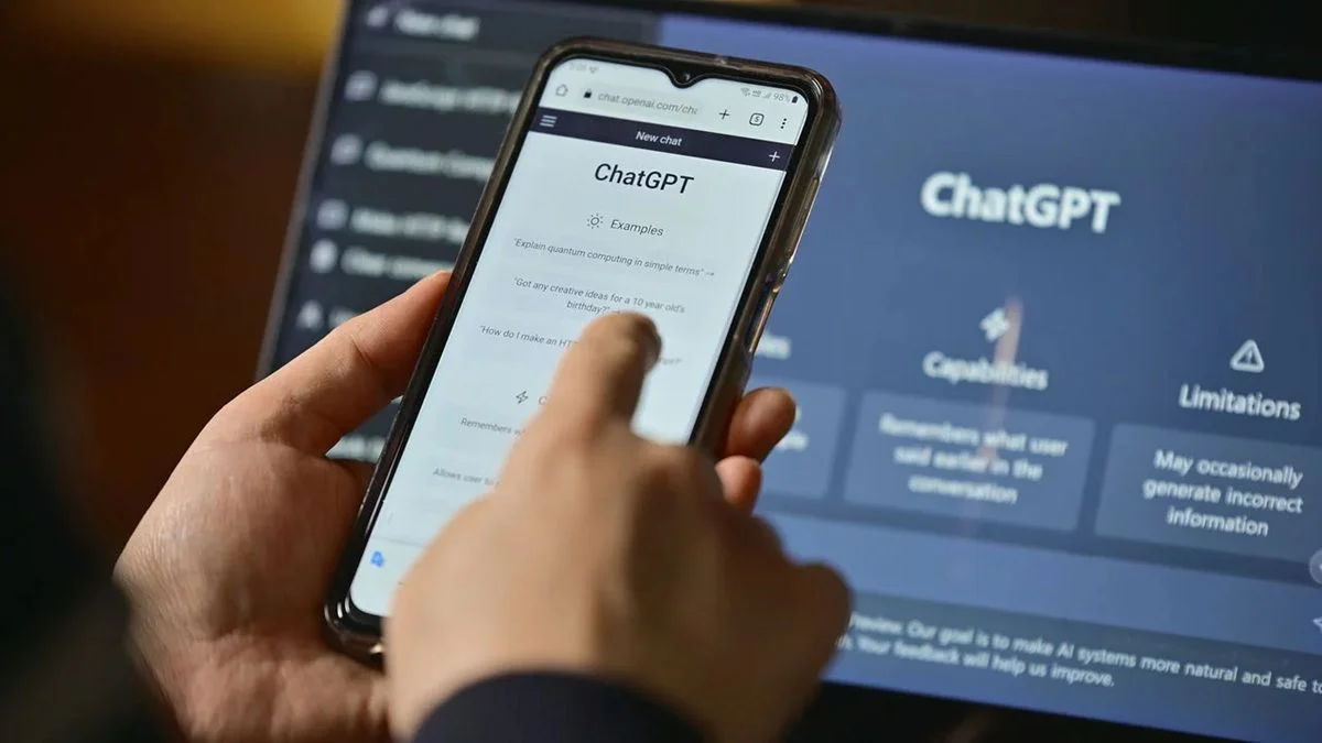 Usuário faz uma busca no ChatGPT Inteligência Artificial