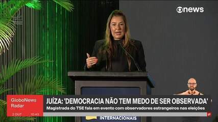 Diretora do TSE reforça segurança das urnas e diz que 'democracias maduras não temem ser observadas'
