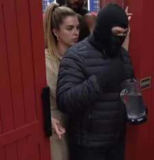 Imagem da matéria: A Fazenda 18: Adriane Galisteu dá bronca em Giovanna após comentário homofóbico contra Mayk