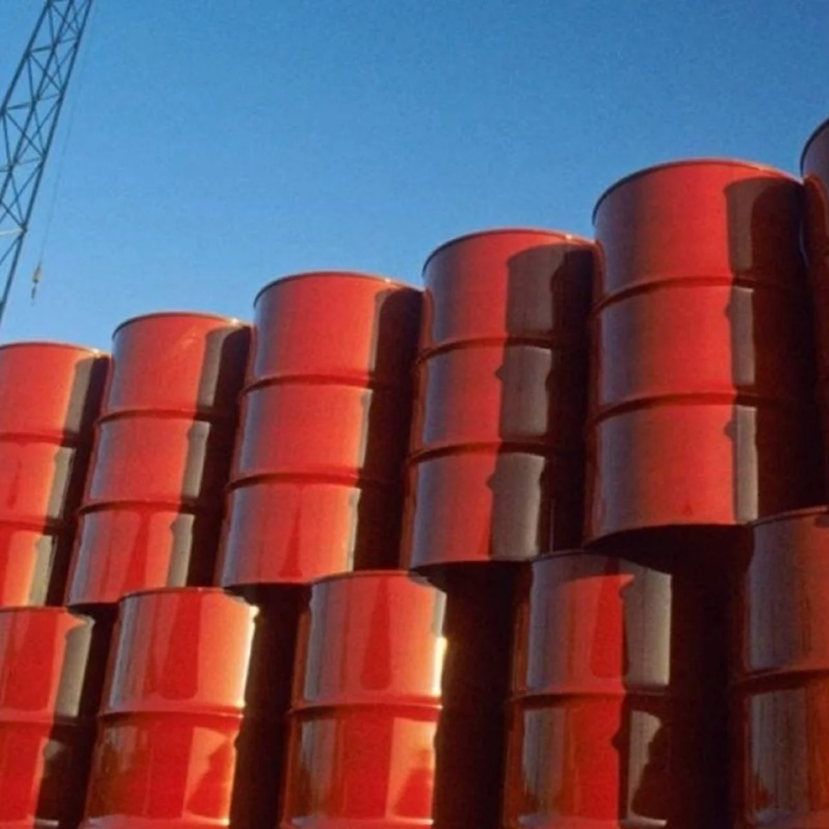 Petróleo volta a romper a casa dos US$ 100 após China suspender exportação