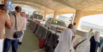 Ambul&acirc;ncias se deslocaram para o aeroporto de Riad para atender os feridos Foto: Reuters / BBC News Brasil