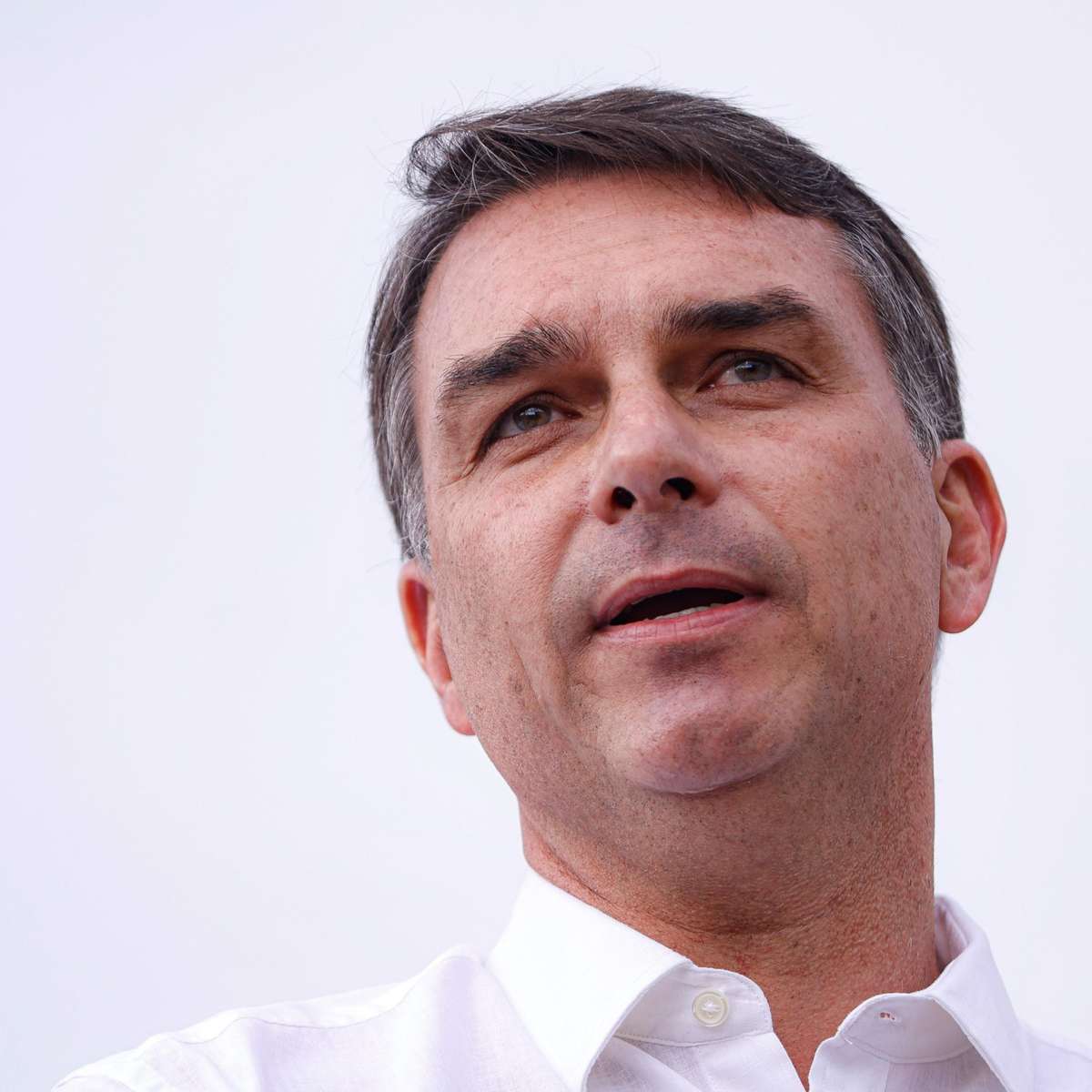 O que Flávio Bolsonaro poderia - e não poderia - mudar na Constituição