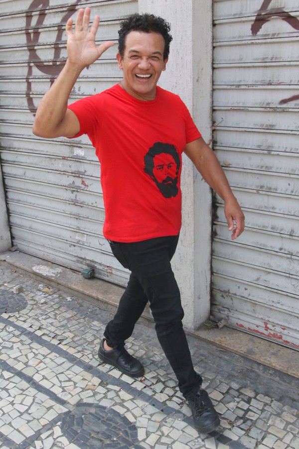 Famosos vão às urnas no 1º turno das Eleições 2026; veja fotos