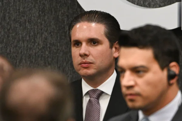 Motta articula blocão para encurralar PL na disputa pelo comando da Câmara - destaque galeria