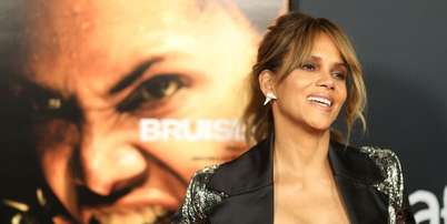 Atriz e diretora Halle Berry na pr&eacute;-estreia de "Ferida" em cinema de Los Angeles 13/11/2021 REUTERS/David Swanson Foto: Reuters