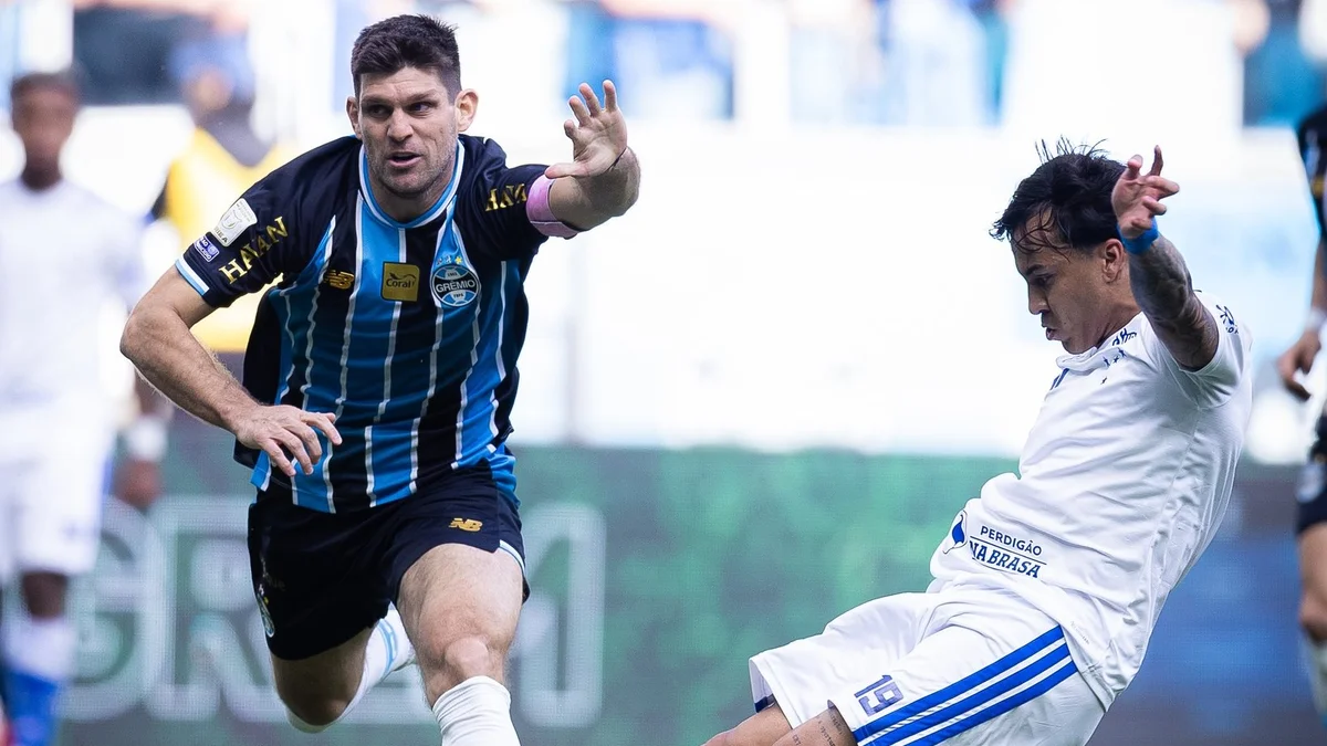 Kaio Jorge faz hat-trick, Cruzeiro vira contra o Grêmio e deixa rival no Z4