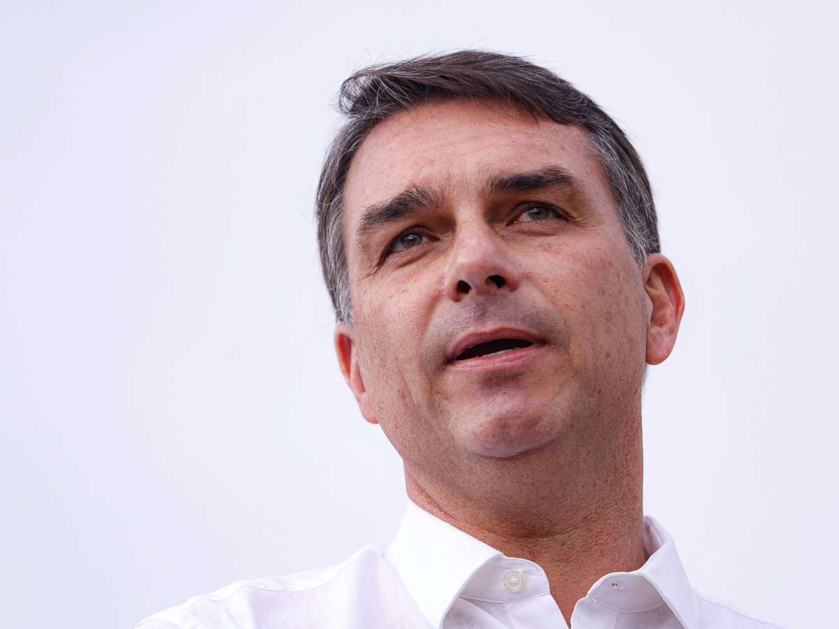 O que Flávio Bolsonaro poderia - e não poderia - mudar na Constituição