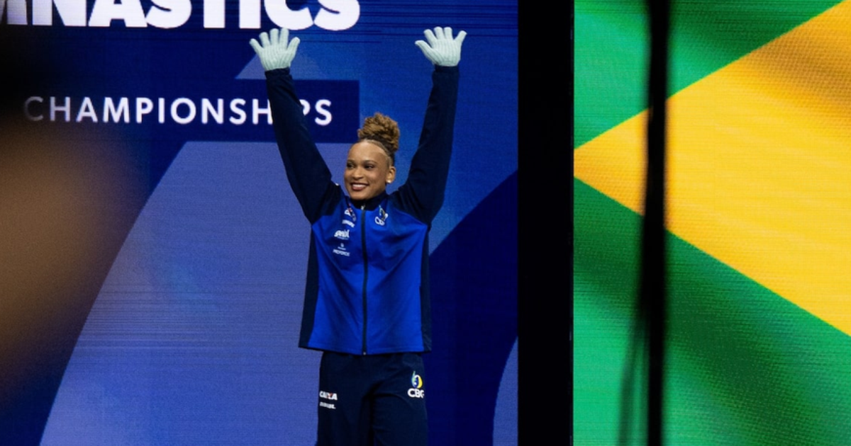 Rebeca Andrade domina final do salto, conquista ouro e se torna tricampeã mundial