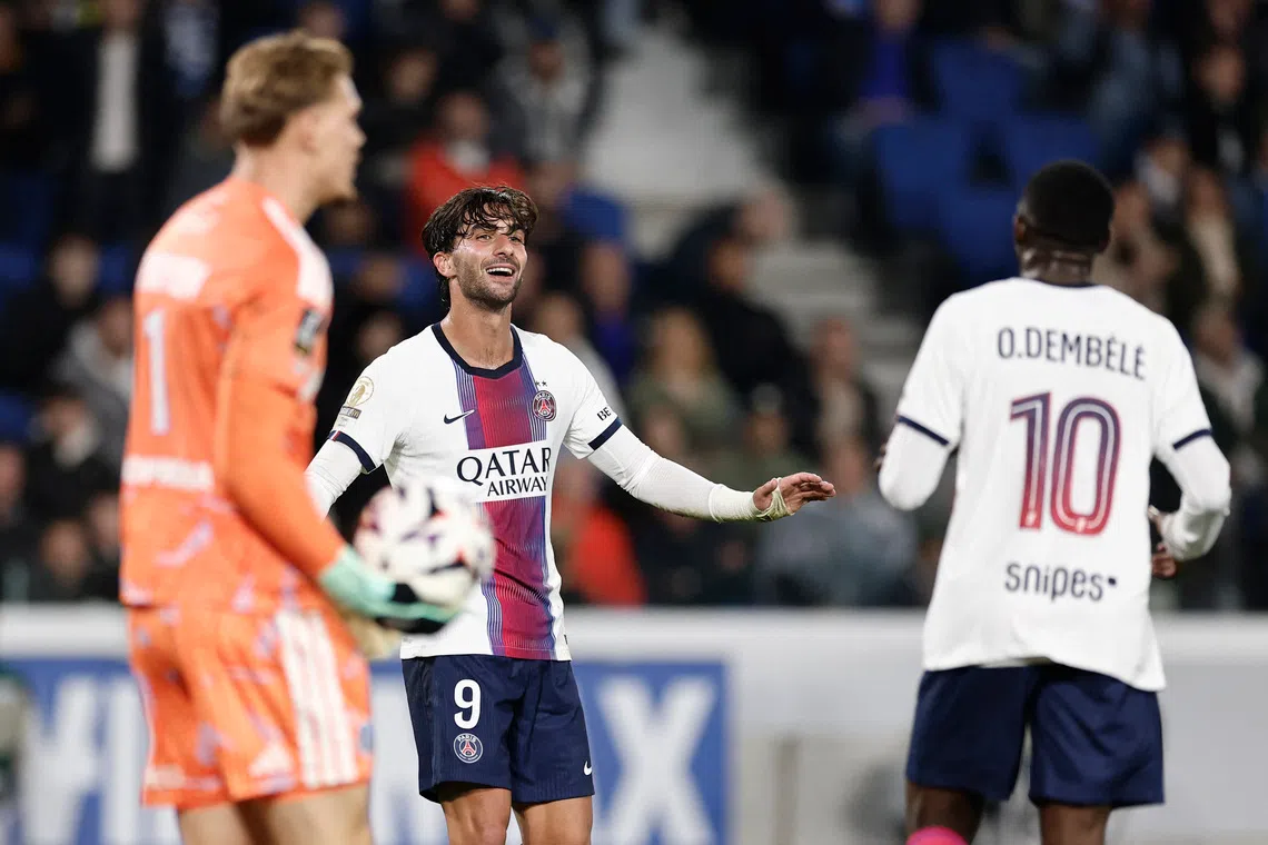 Dembélé se redime após falha na cobrança de pênalti na vitória do PSG contra o Estrasburgo