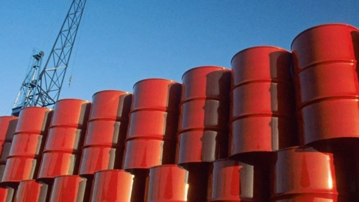 Petróleo volta a romper a casa dos US$ 100 após China suspender exportação